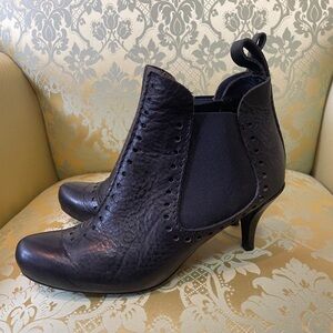 Pedro Garcia Black Textured Heeled Boots

Make an Offer!